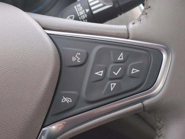 Photo of 2016 Summit White Chevrolet Malibu