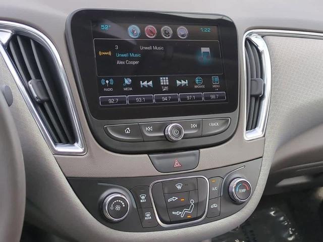 Photo of 2016 Summit White Chevrolet Malibu
