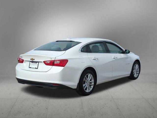 Photo of 2016 Summit White Chevrolet Malibu