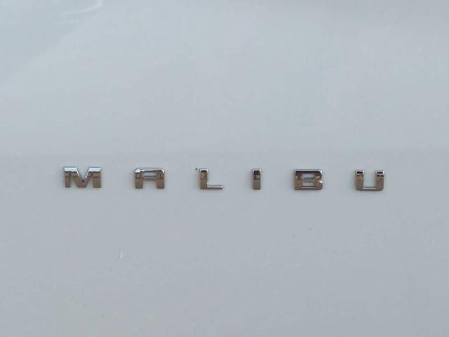 Photo of 2016 Summit White Chevrolet Malibu