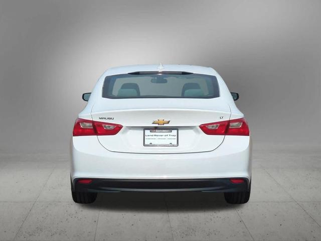 Photo of 2016 Summit White Chevrolet Malibu
