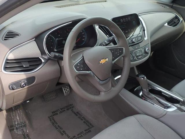 Photo of 2016 Summit White Chevrolet Malibu