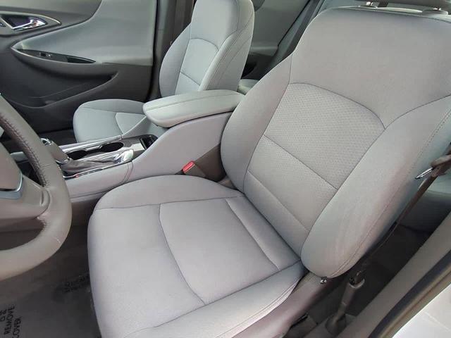 Photo of 2016 Summit White Chevrolet Malibu