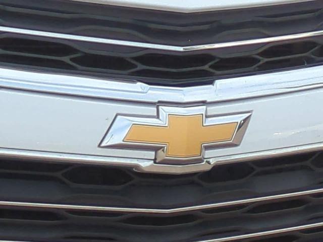 Photo of 2016 Summit White Chevrolet Malibu