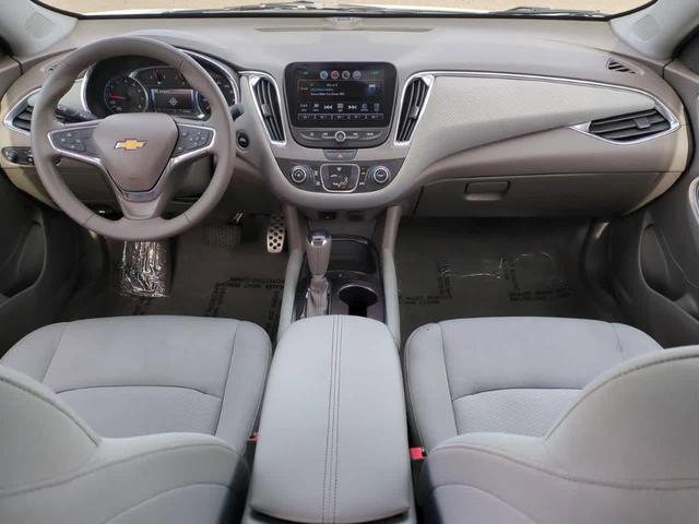 Photo of 2016 Summit White Chevrolet Malibu
