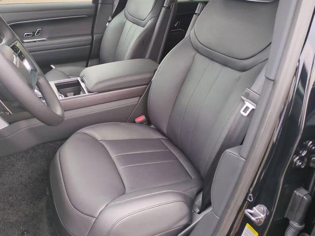 Photo of 2025 Santorini Black Land Rover Range Rover