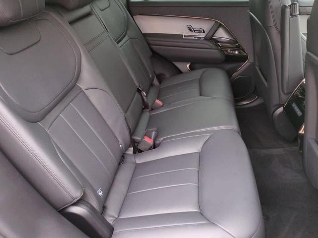Photo of 2024 White Land Rover Range Rover Sport
