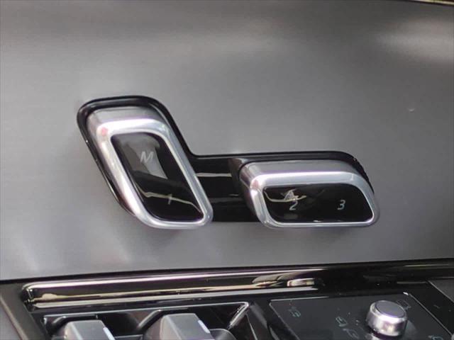 Photo of 2024 White Land Rover Range Rover Sport