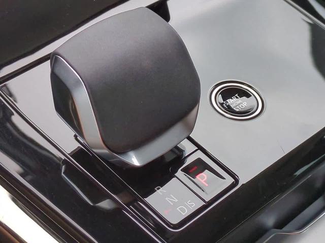 Photo of 2024 White Land Rover Range Rover Sport