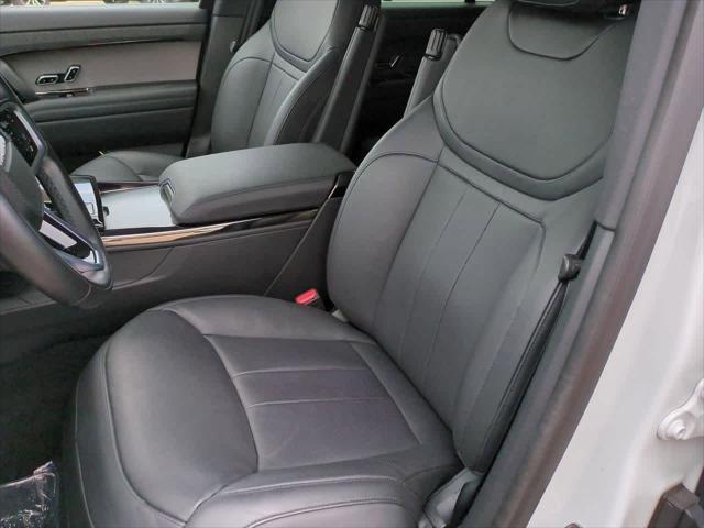 Photo of 2024 White Land Rover Range Rover Sport