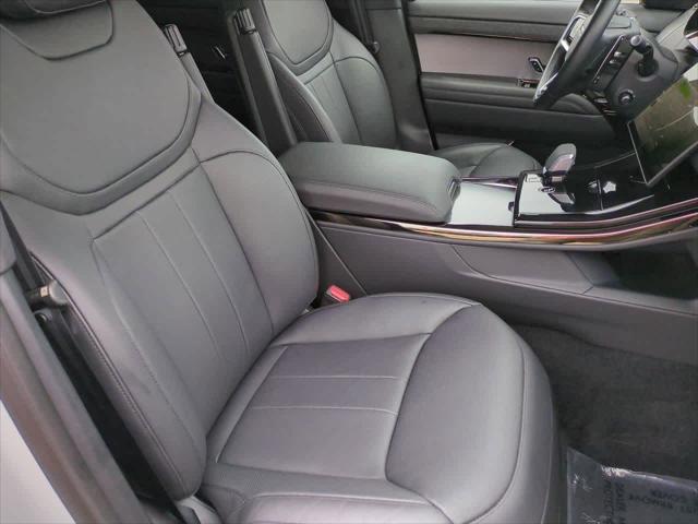 Photo of 2024 White Land Rover Range Rover Sport