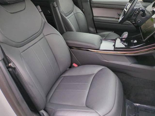 Photo of 2024 White Land Rover Range Rover Sport