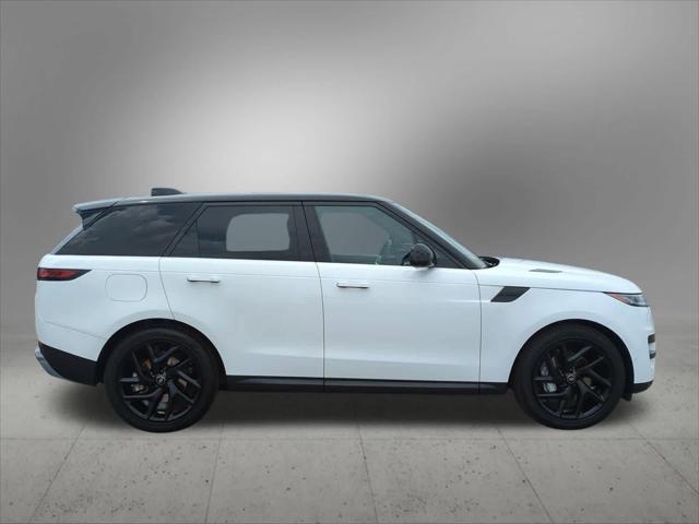 Photo of 2024 White Land Rover Range Rover Sport