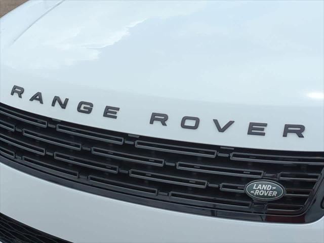 Photo of 2024 White Land Rover Range Rover Sport