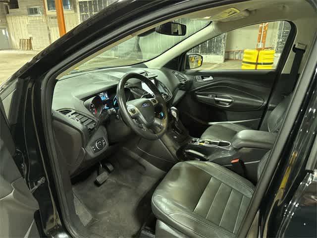 Photo of 2016 Shadow Black Ford Escape