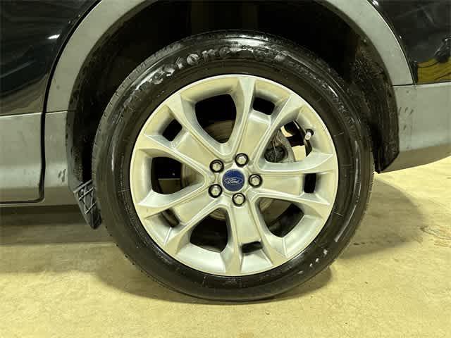 Photo of 2016 Shadow Black Ford Escape