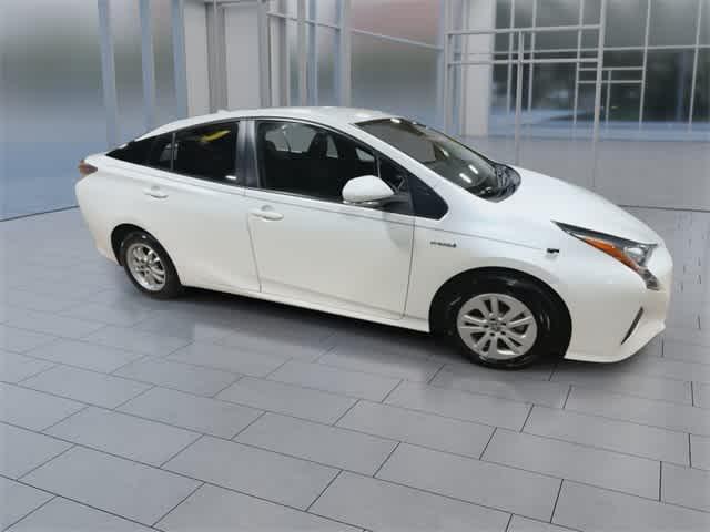 Photo of 2017 Blizzard Pearl Toyota Prius