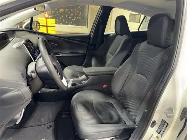 Photo of 2017 Blizzard Pearl Toyota Prius