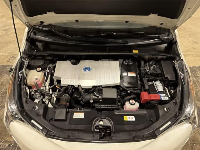 Photo of 2017 Blizzard Pearl Toyota Prius