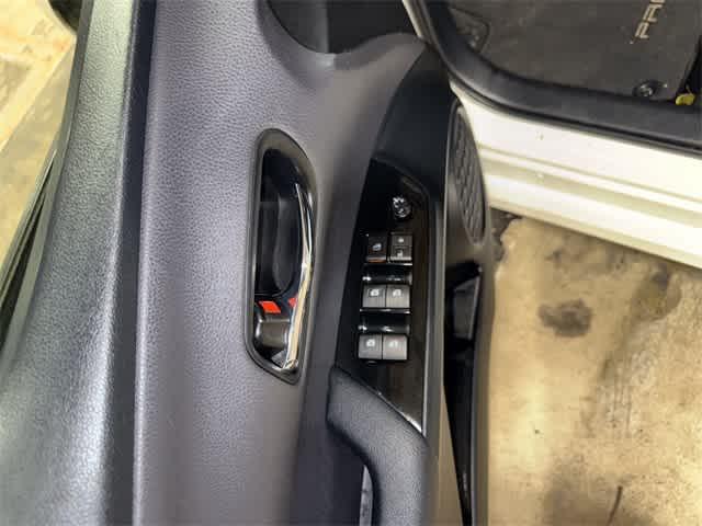 Photo of 2017 Blizzard Pearl Toyota Prius
