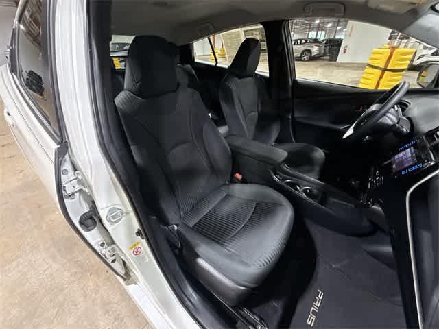Photo of 2017 Blizzard Pearl Toyota Prius