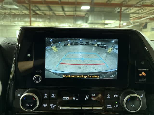 Photo of 2023 Moon Dust Toyota Highlander