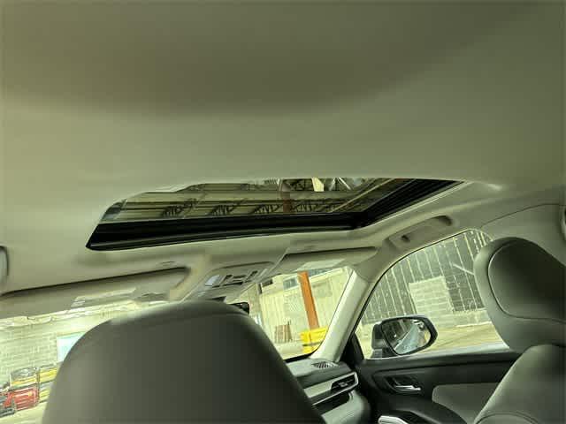 Photo of 2023 Moon Dust Toyota Highlander