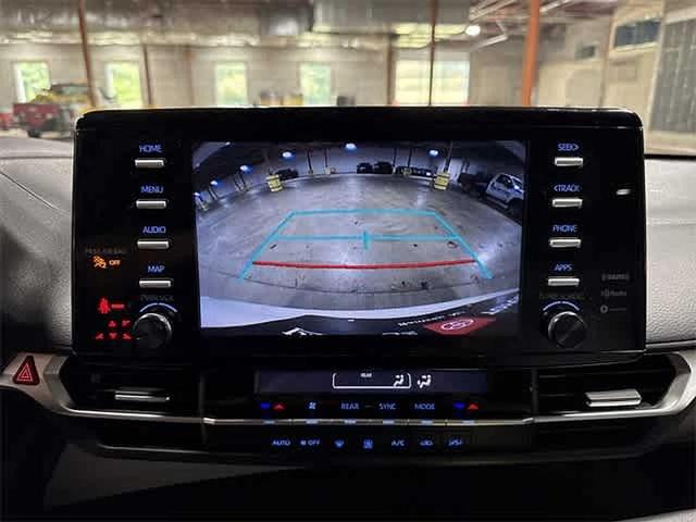 Photo of 2022 White Toyota Sienna