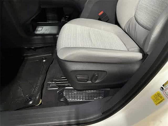 Photo of 2022 White Toyota Sienna