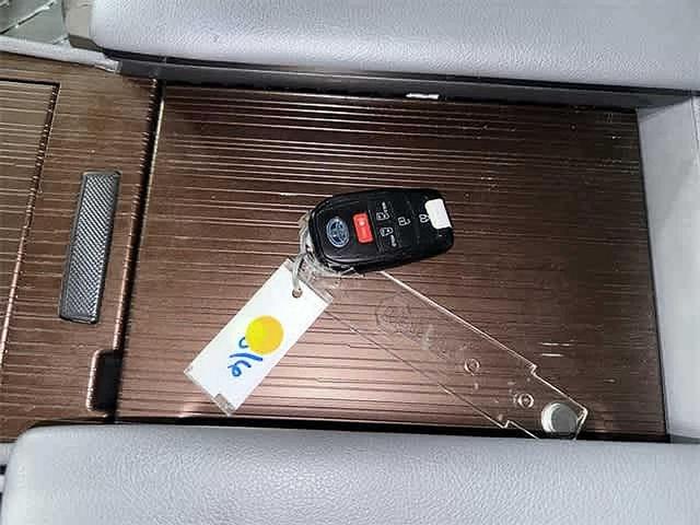 Photo of 2022 White Toyota Sienna