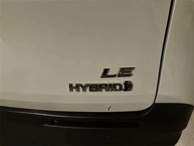 Photo of 2022 White Toyota Sienna