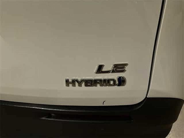 Photo of 2022 White Toyota Sienna