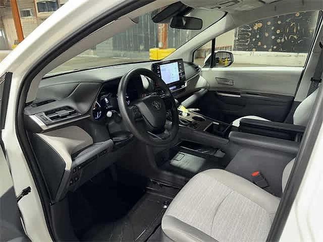 Photo of 2022 White Toyota Sienna