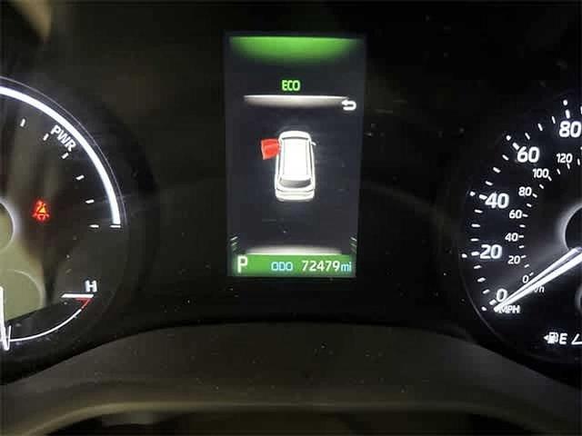 Photo of 2022 White Toyota Sienna