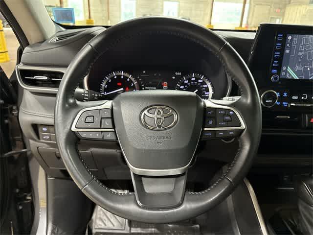 Photo of 2022 Magnetic Gray Metallic Toyota Highlander