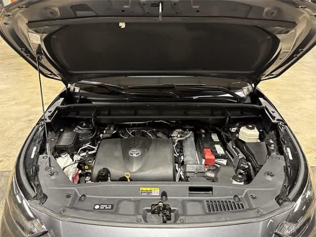 Photo of 2022 Magnetic Gray Metallic Toyota Highlander