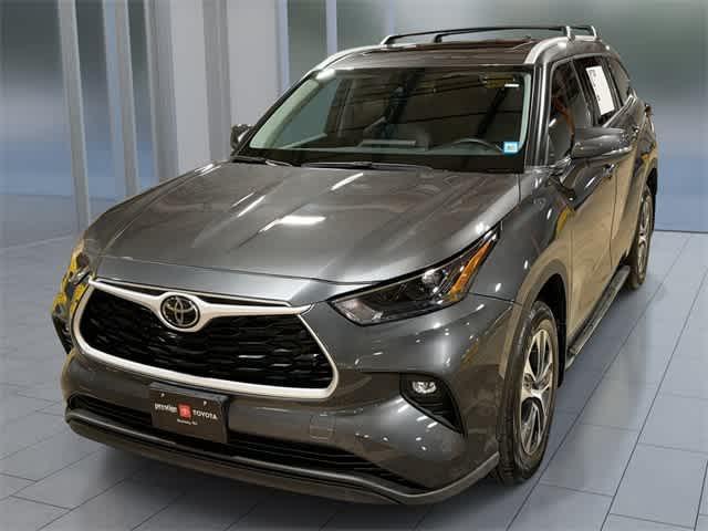 Photo of 2022 Magnetic Gray Metallic Toyota Highlander