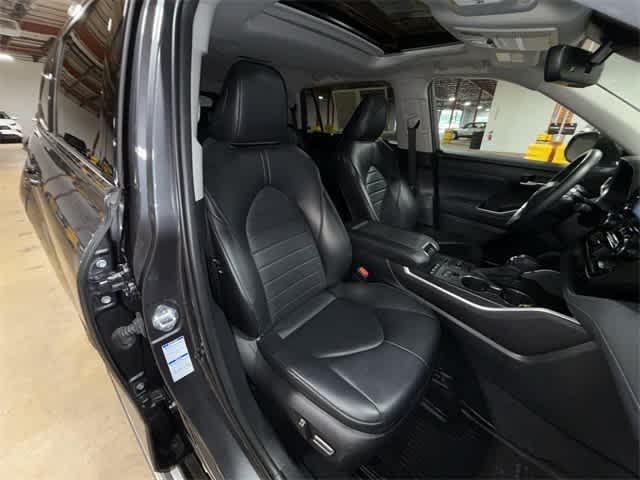 Photo of 2022 Magnetic Gray Metallic Toyota Highlander