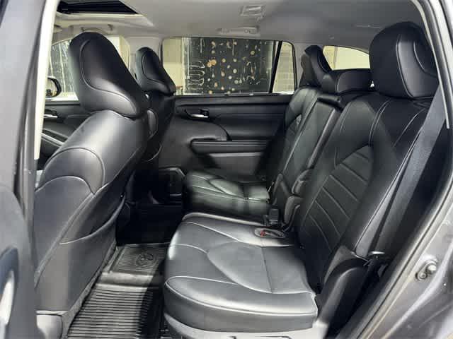Photo of 2022 Magnetic Gray Metallic Toyota Highlander