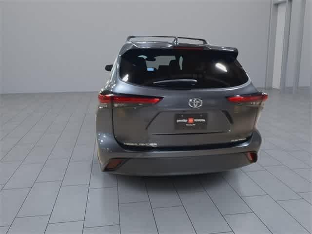 Photo of 2022 Magnetic Gray Metallic Toyota Highlander