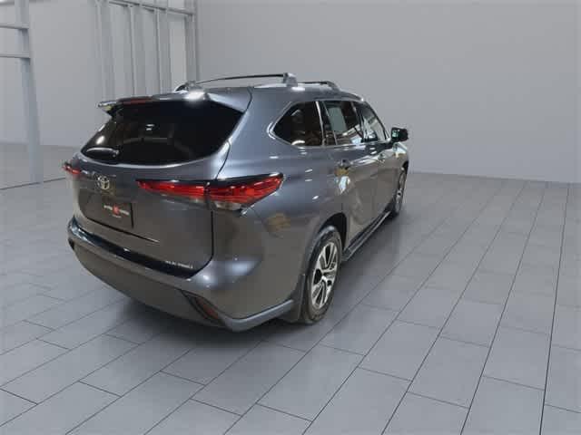 Photo of 2022 Magnetic Gray Metallic Toyota Highlander