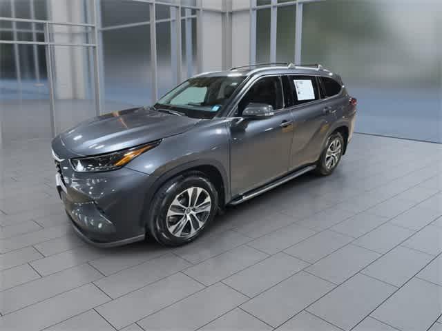 Photo of 2022 Magnetic Gray Metallic Toyota Highlander