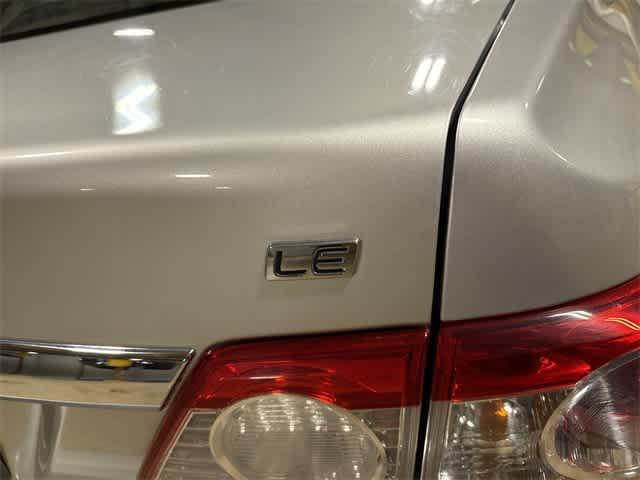 Photo of 2011 Classic Silver Metallic Toyota Corolla