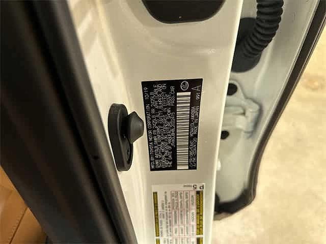 Photo of 2020 Eminent White Pearl Lexus UX 200