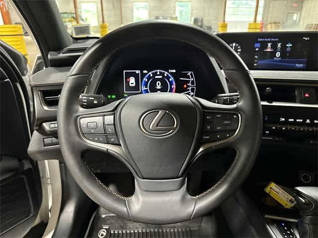 Photo of 2020 Eminent White Pearl Lexus UX 200