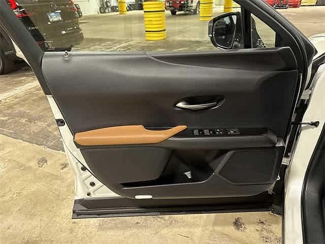 Photo of 2020 Eminent White Pearl Lexus UX 200