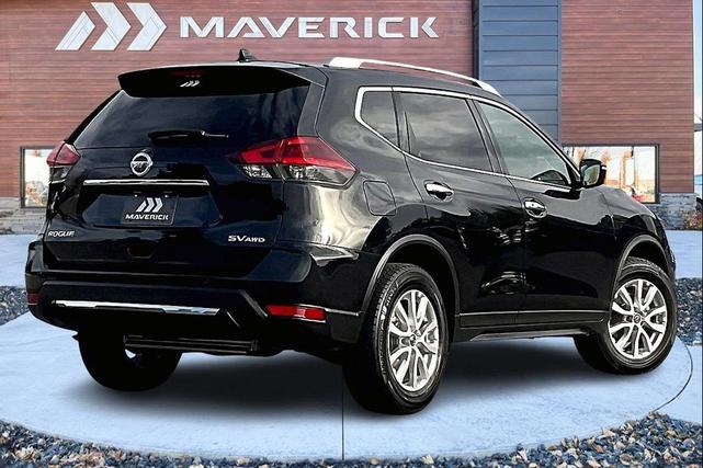 Photo of 2018 Magnetic Black Nissan Rogue