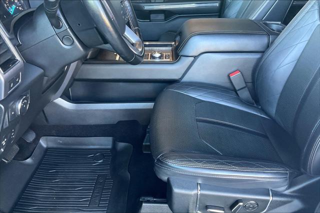Photo of 2019 White Platinum Ford Expedition