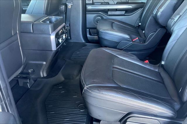 Photo of 2019 White Platinum Ford Expedition