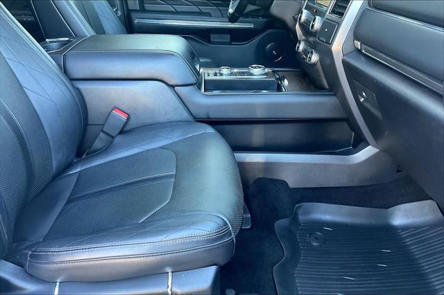 Photo of 2019 White Platinum Ford Expedition